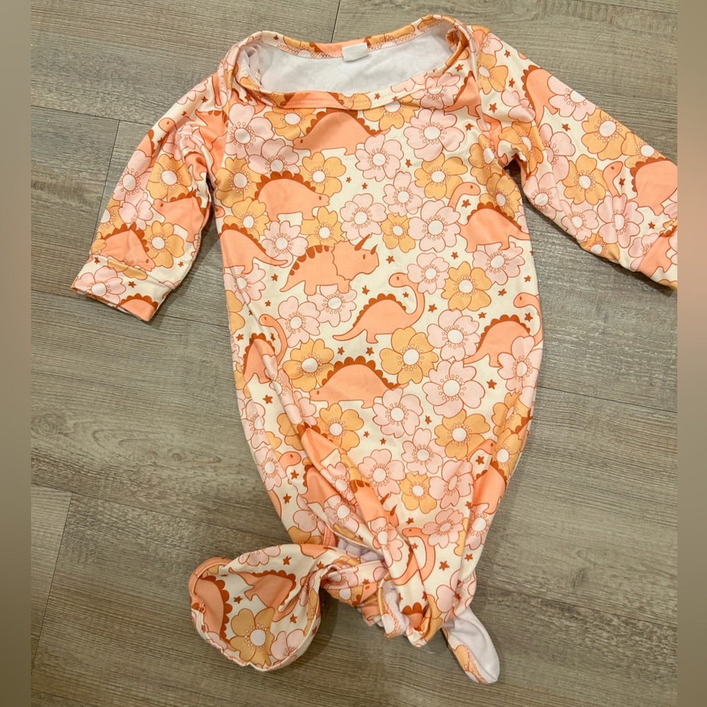 BUNDLE 3 baby items for $5. Baby / infant knot gown
